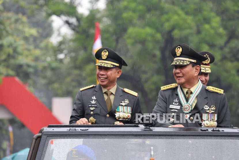 Presiden Prabowo Subianto bersama Panglima TNI Jenderal Agus Subiyanto dan Kapolri Jenderal Listyo Sigit Prabowo.