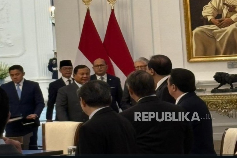 Presiden Prabowo Subianto dan pendiri Microsoft Bill Gates bertemu taipan Indonesia di Ruang Oval Istana Merdeka, Jakarta Pusat, Rabu (7/5/2025).