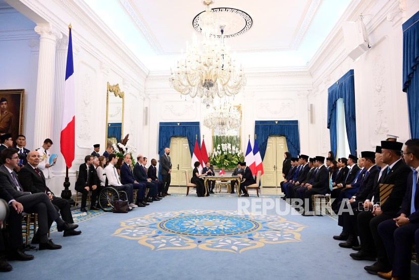 Presiden Prabowo Subianto dan Presiden Emmanuel Macron menyaksikan penandatanganan 21 dokumen antara RI dan Prancis di Istana Merdeka, Jakarta Pusat, Rabu (28/5/2025).
