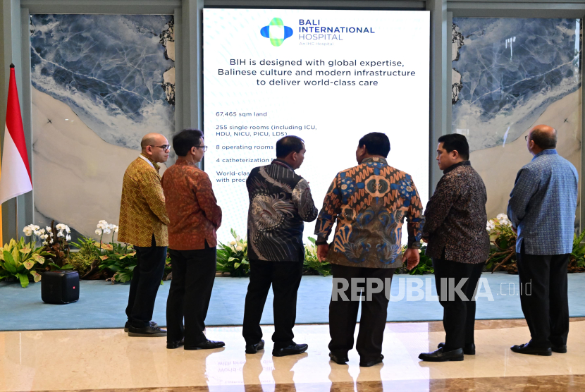 Presiden Prabowo Subianto didampingi Menteri BUMN Erick Thohir meresmikan Kawasan Ekonomi Khusus (KEK) Sanur dan Bali International Hospital (BIH) di The Meru, Sanur, Kota Denpasar, Bali, Rabu (25/6/2025).