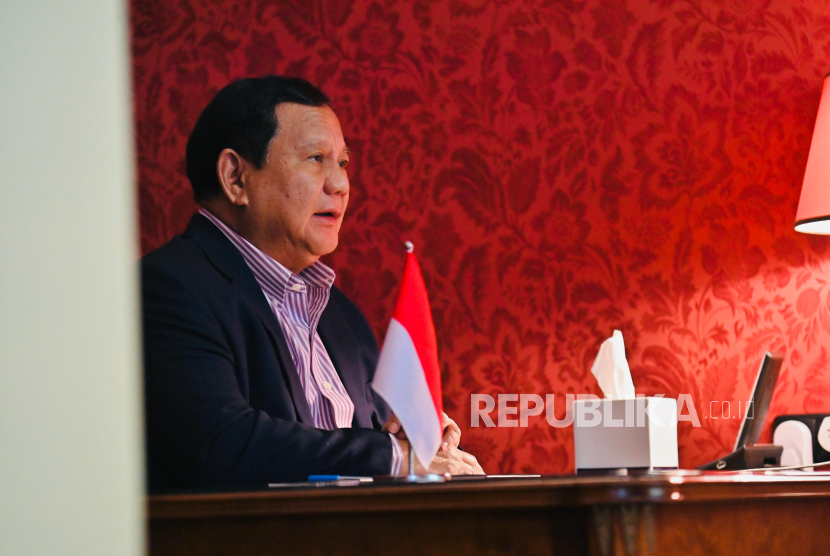 Presiden Prabowo Subianto ikut memantau penyelesaian empat pulau secara daring.