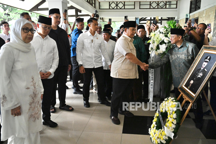Presiden Prabowo Subianto melayat almarhum tokoh pencak silat Mayjen (Purn) Eddie Marzuki Nalapraya.