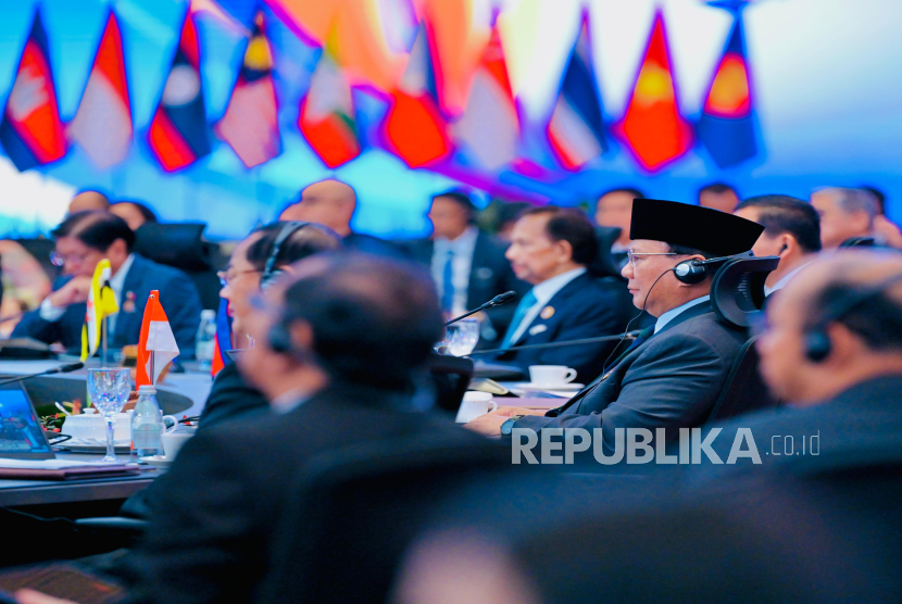 Presiden Prabowo Subianto mengajak peserta Konferensi Tingkat Tinggi (KTT) ke-2 ASEAN-Gulf Cooperation Council (GCC) di Kuala Lumpur Convention Centre (KLCC), Malaysia, pada Selasa (27/5/2025).