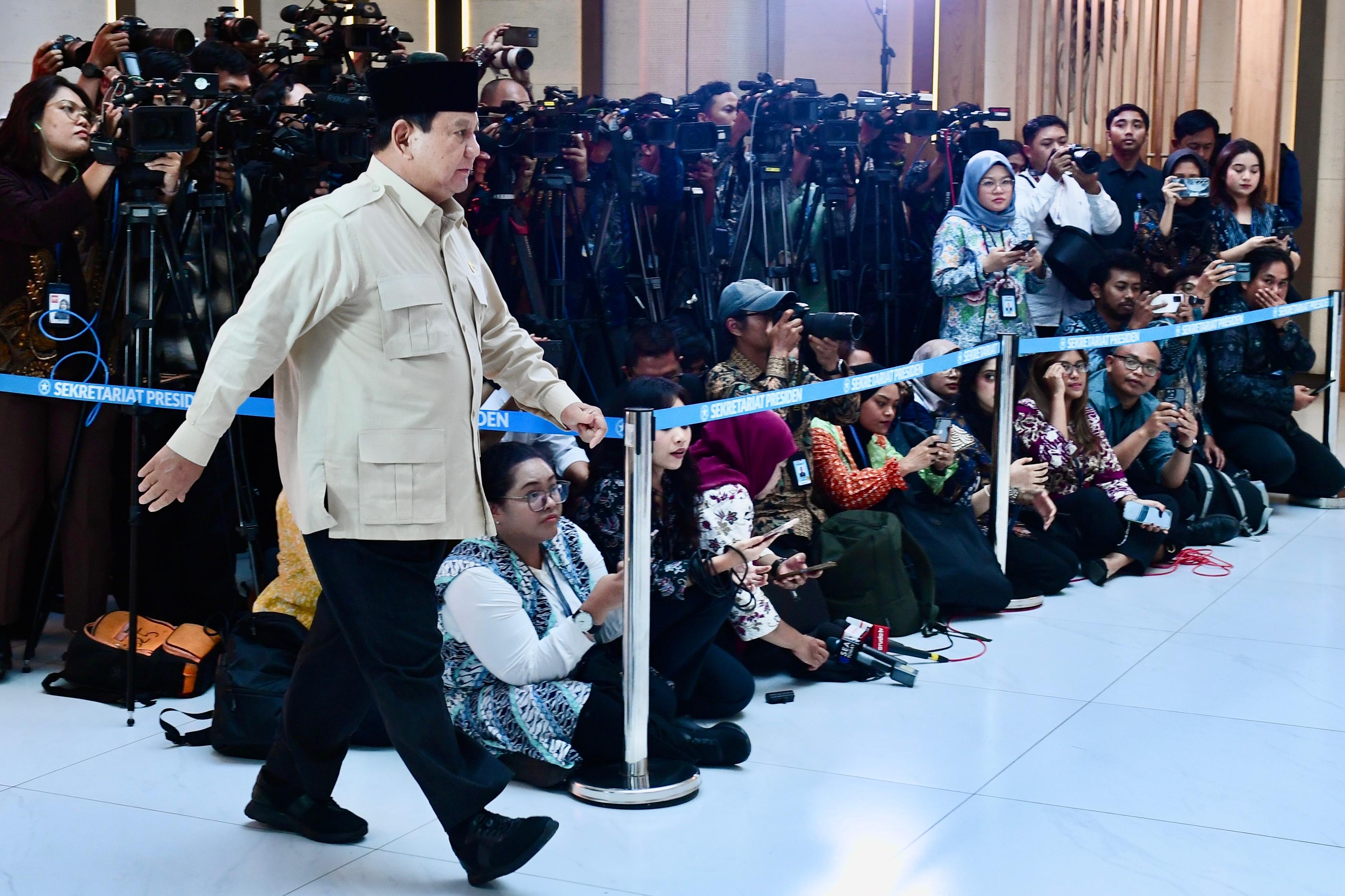 Presiden Prabowo Subianto menggelar konferensi pers di Base Ops Lanud Halim Perdanakusuma, Jakarta Timur, Kamis (23/1/2025) sore WIB.