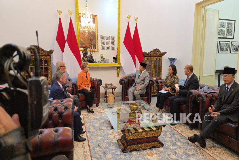 Presiden Prabowo Subianto menjamu Presiden New Development Bank (NDB) Dilma Vana Rousseff di Istana Kepresidenn Jakarta, Selasa (25/3/2025). 