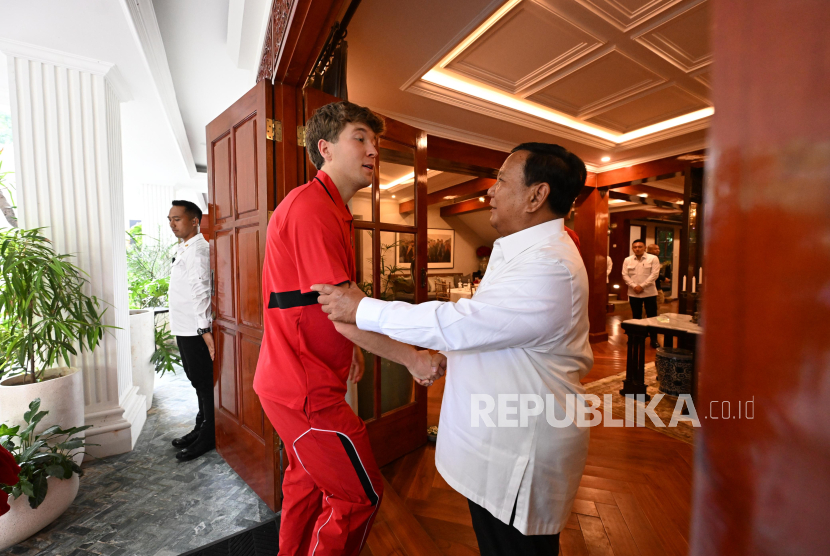 Presiden Prabowo Subianto menjamu semua pemain timnas Indonesia di kediaman pribadinya Jalan Kertanegara Nomor IV, Kebayoran Baru, Jakarta Selatan, Jumat (6/6/2025). 
