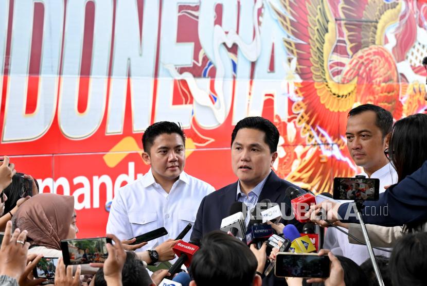 Presiden Prabowo Subianto menjamu semua pemain timnas Indonesia di kediaman pribadinya Jalan Kertanegara Nomor IV, Kebayoran Baru, Jakarta Selatan, Jumat (6/6/2025). Pertemuan tersebut juga dihadiri Ketua Umum PSSI sekaligus Menteri BUMN Erick Thohir, Mensesneg Prasetyo Hadi, Seskab Teddy Indra Wijaya, serta putra RI 1 Didit Hediprasetyo. Menurut dia, Presiden Prabowo mengundang penggawa Garuda sebagai bentuk apresiasi atas kerja sama yang mengharumkan nama Indonesia di kancang sepak bola dunia.