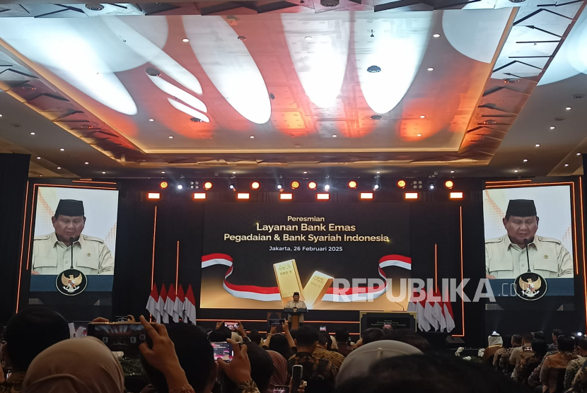 Presiden Prabowo Subianto meresmikan Layanan Bank Emas Pegadaian dan Bank Syariah Indonesian di The Gade Tower, Jakarta Pusat, Rabu (26/2/2025).