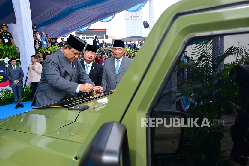 Presiden Prabowo Subianto secara resmi meresmikan peluncuran kendaraan listrik taktis terbaru produksi PT Pindad, yakni MV3-EV PANDU.