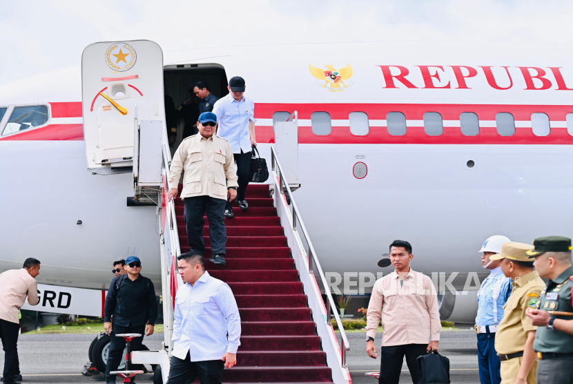 Presiden Prabowo Subianto tiba di kawasan PLTA Sumedang, Kabupaten Sumedang, Jawa Barat pada Senin (20/1/2025).