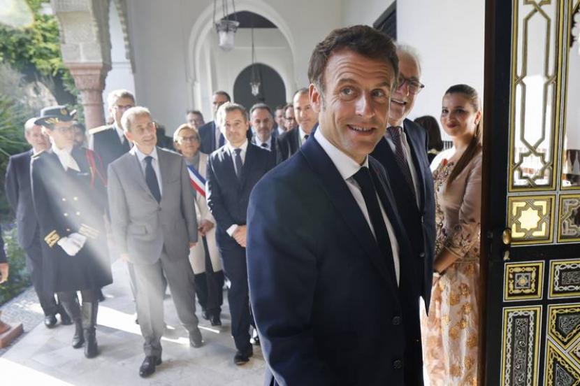 Presiden Prancis Emmanuel Macron mengunjungi Masjid Agung Paris pada Rabu (19/10/2022)