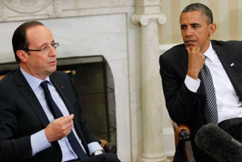 Presiden Prancis, Francois Hollande (kiri) dan Presiden AS, Barack Obama.