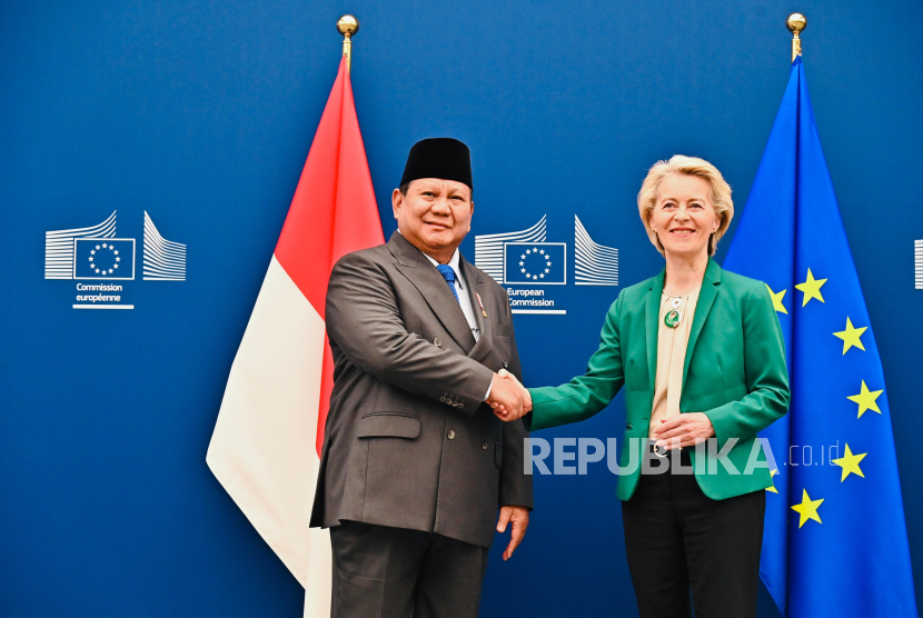  Presiden RI Jenderal (Purn) Prabowo Subianto bertemu Presiden Komisi Eropa Ursula von der Leyen di Markas Uni Eropa, Gedung Berlaymont, Brussel, Belgia pada Ahad (13/7/2025).