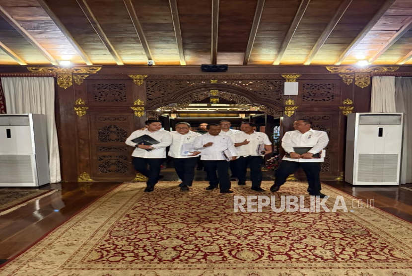 Prabowo Panggil Mendadak Sejumlah Menteri Bahas Tambang Ilegal