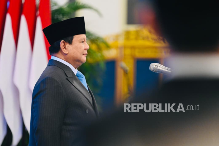 Presiden RI Jenderal (Purn) Prabowo Subianto memberikan tanda kehormatan kepada 141 tokoh di Istana Negara, Jakarta Pusat, Senin (25/8/2025).