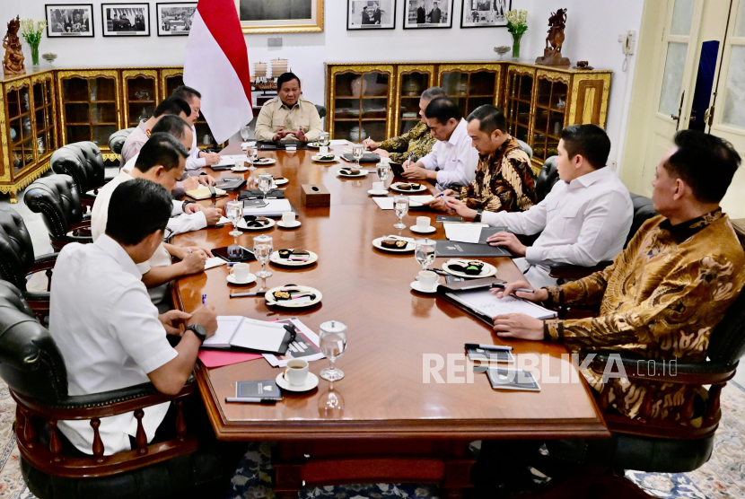 Presiden RI Jenderal (Purn) Prabowo Subianto memimpin rapat terbatas bersama sejumlah Menteri Kabinet Merah Putih di Istana Merdeka, Jakarta Pusat pada Rabu (30/7/2025) petang WIB. 