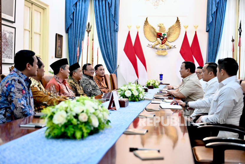 Presiden RI Jenderal (Purn) Prabowo Subianto menerima pimpinan Partai Keadilan Sejahtera (PKS) di Istana Merdeka, Jakarta Pusat pada Selasa (29/7/2025).