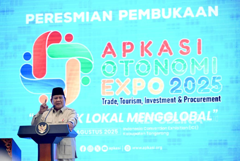 Presiden RI Jenderal (Purn) Prabowo Subianto saat berpidato dalam Apkasi Otonomi Expo Tahun 2025 di ICE BSD, Kabupaten Tangerang, Provinsi Banten, Kamis (28/8/2025).