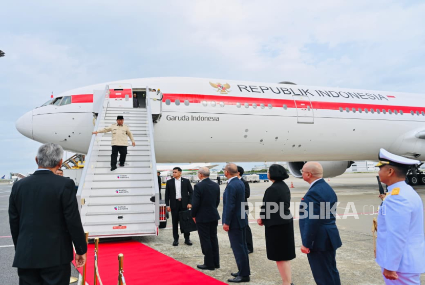 Presiden RI Jenderal (Purn) Prabowo Subianto tiba di Bandara Internasional Kansai, Osaka, Jepang pada Sabtu (20/9/2025) pagi waktu setempat.