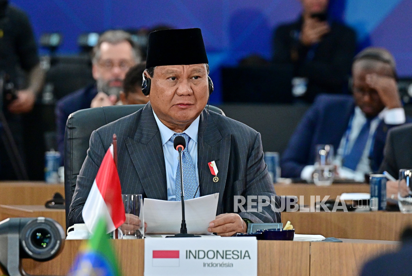 Presiden RI Jenderal (Purn) Prabowo Subiantomenghadiri sesi pleno Konferensi Tingkat Tinggi (KTT) BRICS 2025 di Museum of Modern Art (MAM), Rio de Janeiro, Brasil pada Ahad (6/7/2025). 
