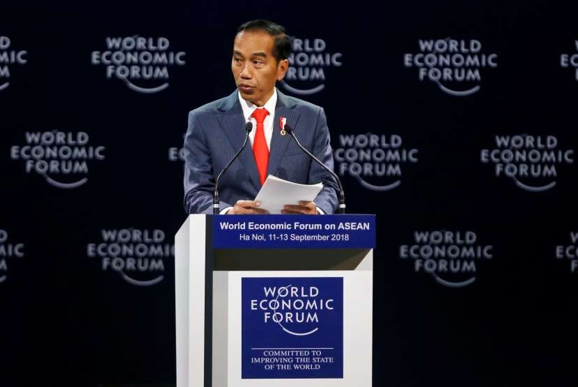 Indonesian President Joko Widodo delivers his speech at the plenary session of the World Economic Forum on ASEAN at Convention Center, Hanoi, Vietnam, Tuesday (Sept 12).