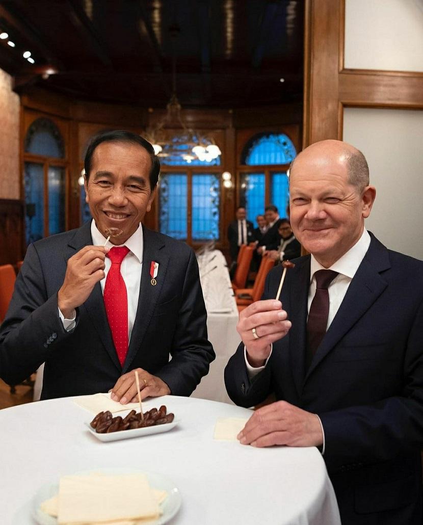 Presiden RI Joko Widodo bersama Kanselur Jerman Olaf Scholz dalam sebuah kesempatan di sela-sela perhelatan Hannover Messe 2023 pekan lalu.