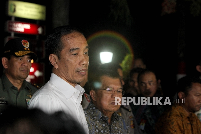President Joko Widodo and Vice President Jusuf Kalla made a statement to the reporters after visiting victim of blast at Kampung Melayu at Polri Hospital, Kramatjati, Jakarta, Thursday (May 25). 