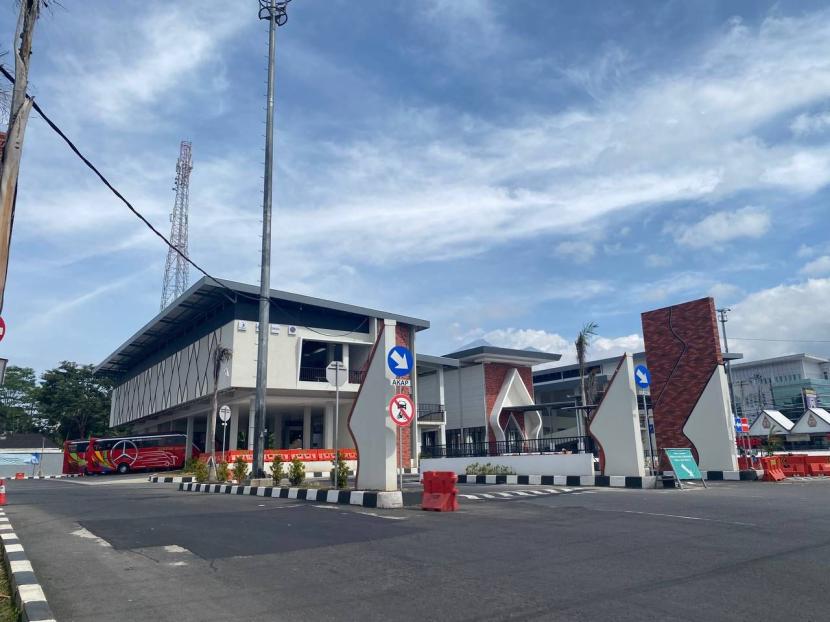 Presiden RI Joko Widodo didampingi Menteri Perhubungan Budi Karya Sumadi akan meresmikan tiga terminal tipe A.