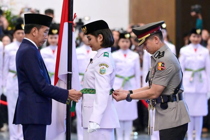 Presiden RI Joko Widodo (Jokowi) mengukuhkan perwakilan dari 38 provinsi menjadi Paskibraka 2024.