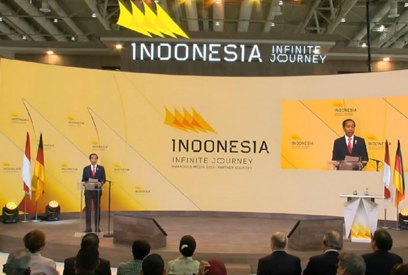 Presiden RI Joko Widodo (Jokowi) meresmikan Paviliun Indonesia pada pameran teknologi industri terbesar di dunia, Hannover Messe 2023, di Fairground Hall 2, Hannover, Jerman pada Senin pagi (17/4/2023) waktu setempat. 