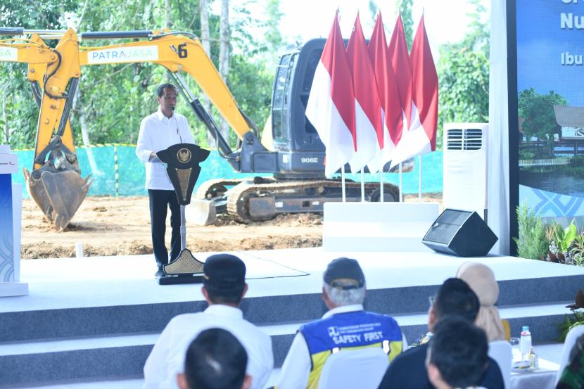 Presiden RI Joko Widodo memberikan sambutan diacara Groundbreaking Nusantara Sustainability Hub di Ibu Kota Nusantara, pada rabu (5/6).