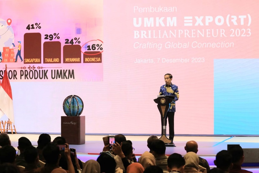 Presiden RI Joko Widodo menghadiri pembukaan UMKM EXPO(RT) BRILIANPRENEUR 2023, rangkaian dari HUT ke-128 BRI, yang diselenggarakan di Jakarta Convention Center pada tanggal 7 sampai dengan 10 Desember 2023.