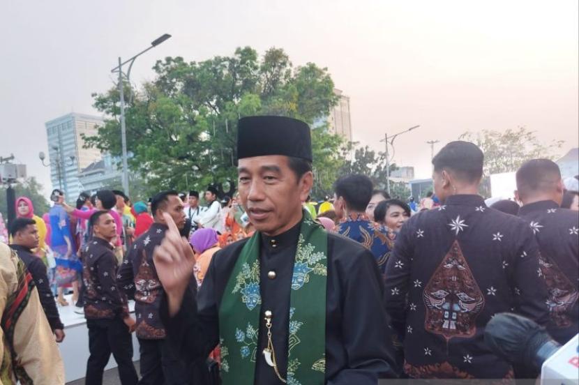 Presiden RI Joko Widodo saat ditemui usai acara Istana Berkebaya di depan Istana Merdeka, Jakarta, Ahad (6/8/2023). 