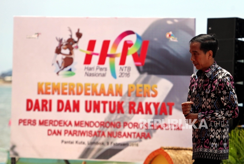   Presiden RI Joko Widodo usai menyampaikan pidato sambutannya pada acara puncak Peringatan Hari Pers Nasional (HPN) 2016 di Mandalika, Nusa Tenggara Barat, Selasa (9/2).  (Republika/Rakhmawaty La'lang)