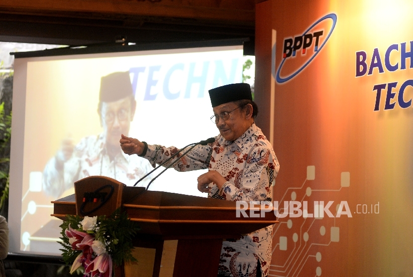 Presiden RI ke 3 BJ Habibie sambutan pada acara Penghargaan Bacharuddin Jusuf Habibie Technology Award (BJHTA) di Jakarta, Selasa (15/8).