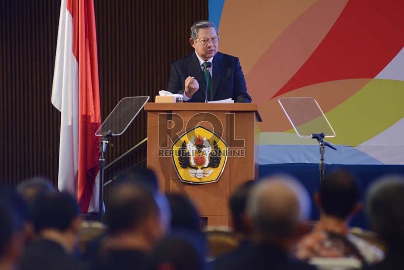  Presiden RI ke-6, Susilo Bambang Yudhoyono (SBY) menyampaikan Orasi Ilmiah bertajuk 'Reorintasi Pembangunan Berkelanjutan di Indonesia Merespon Perkembangan Global' di Graha Sanusi Hardjadinata, Kampus Unpad, Kota Bandung, Jumat (11/9).