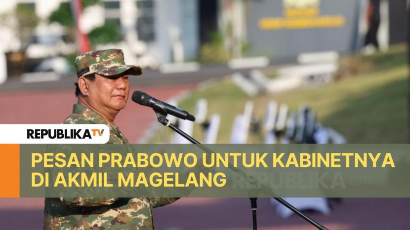 Presiden RI ke-8 Prabowo Subianto memberikan arahan kepada jajaran Kabinet Merah Putih saat kegiatan sesi olahraga dan latihan baris berbaris bersama di Lapangan Sapta Marga, Akademi Militer Magelang, Jumat (25/10/2024). Giat pertama retreat Kabinet Merah Putih diisi dengan sesi olahraga dan latihan baris berbaris. Para menteri dan wakil menteri telah bersiap dibangunkan sejak pukul 04:00 WIB untuk melakukan kegiatan berolahraga dan latihan baris berbaris.