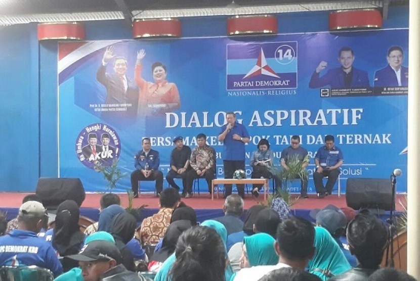 Presiden RI keenam Susilo Bambang Yudhoyono melakukan kunjungan Tour de Jabar ke Lembang, Kabupaten Bandung, Sabtu (24/3)