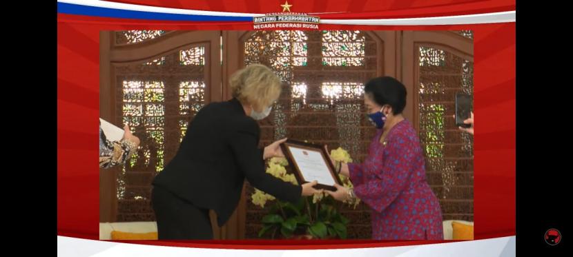Presiden RI Kelima Megawati Soekarnoputri akan menerima Bintang Jasa Negara untuk Persahabatan (State Order of Friendship) dari Republik Federasi Rusia 