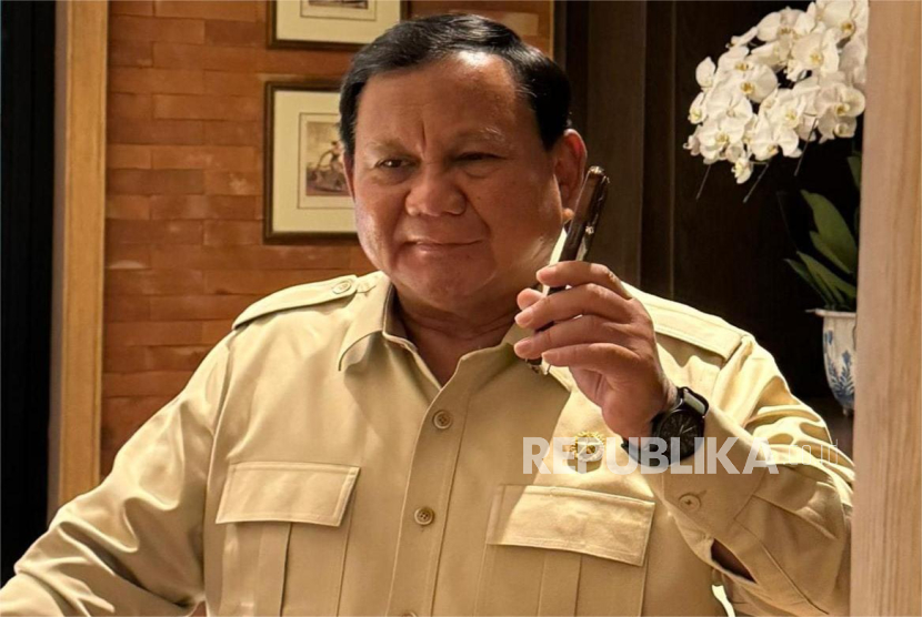 Presiden RI Prabowo Subianto berbincang dengan Turkiye Recep Tayyip Erdogan dan Perdana Menteri Kanada Mark Carney.