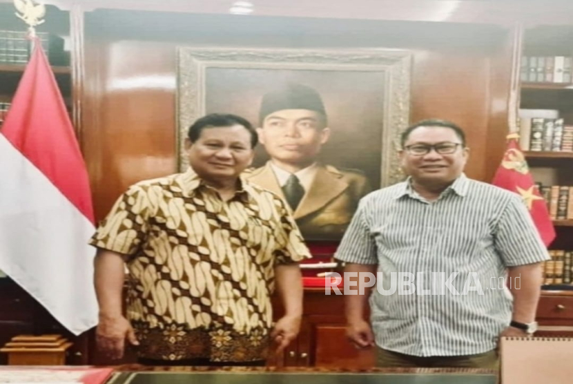 Presiden RI Prabowo Subianto bersama Fary Francis yang ditunjuk menjadi utusan khusus presiden.