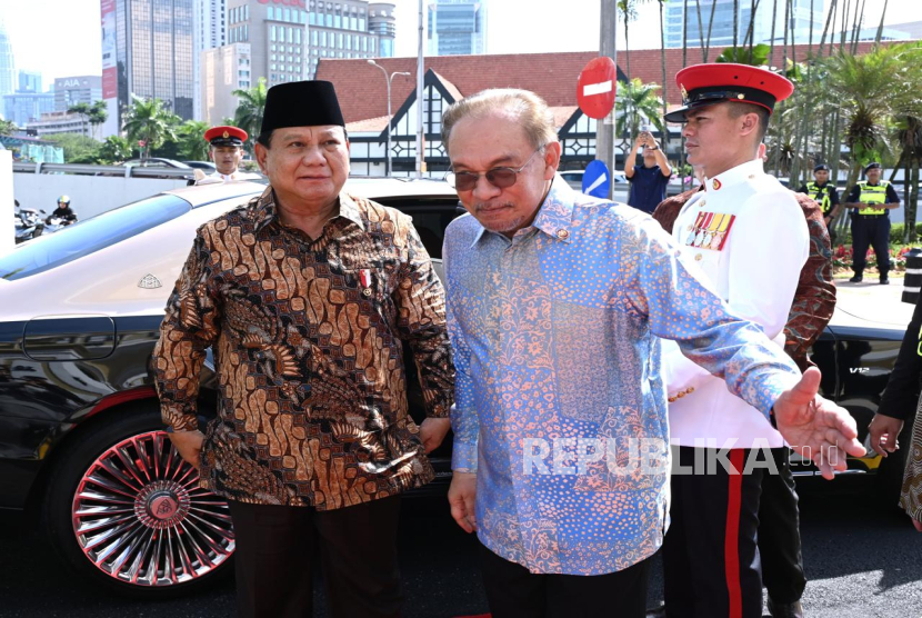 Presiden RI Prabowo Subianto bertemu dengan Perdana Menteri (PM) Malaysia Anwar Ibrahim di Rumah Tangsi, Kuala Lumpur, Kamis (9/1/2025). 