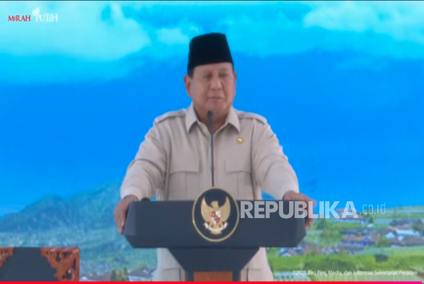 Presiden RI Prabowo Subianto dalam peresmian 80.000 Koperasi Desa/Kelurahan Merah Putih di Kabupaten Klaten, Jawa Tengah, Senin (21/7/2025).