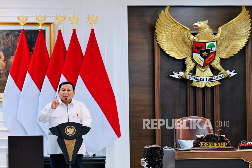 Presiden RI Prabowo Subianto dalam sidang kabinet di Istana Kepresidenan Jakarta, Rabu (22/1/2025).