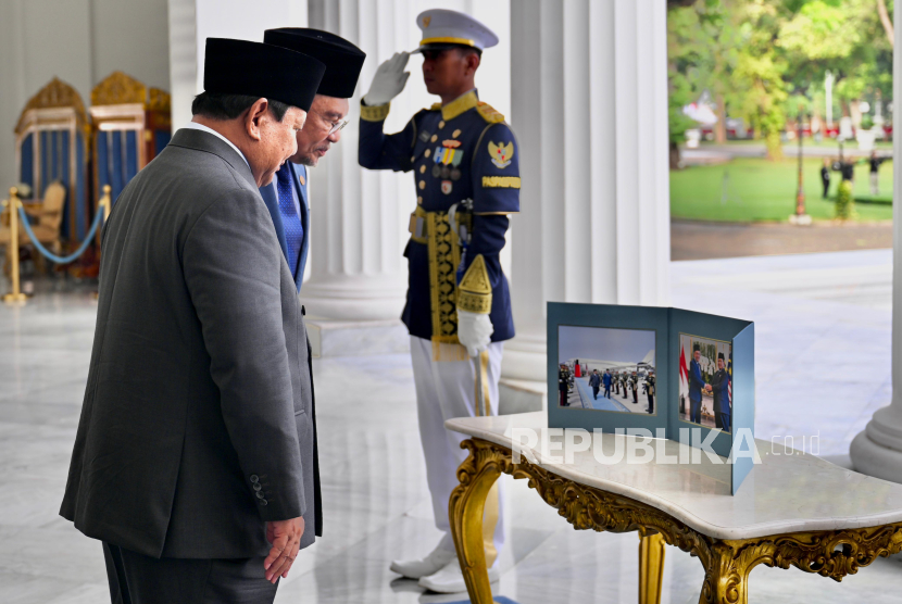 Presiden RI Prabowo Subianto dan Perdana Menteri (PM) Malaysia Anwar Ibrahim di Istana Merdeka, Jakarta Pusat, Jumat (27/6/2025).