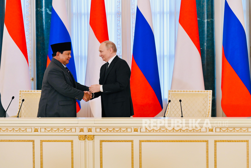 Presiden RI Prabowo Subianto dan Presiden Federasi Rusia Vladimir Putin menggelar pertemuan bilateral di Istana Konstantinovsky atau Constantine, Saint Petersburg pada Kamis (19/6/2025).