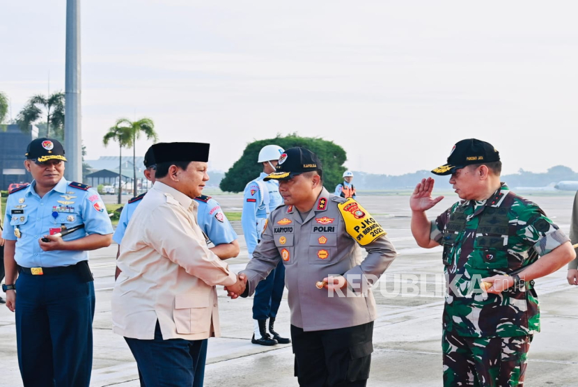Presiden RI Prabowo Subianto di Lanud Halim Perdanakusuma, Jakarta Timur, Rabu (14/5/2025).