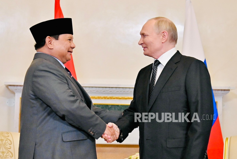 Presiden RI Prabowo Subianto dijamu Presiden Rusia Vladimir Putin di Istana Konstantinovsky atau Constantine, Saint Petersburg pada Kamis (19/6/2025). 