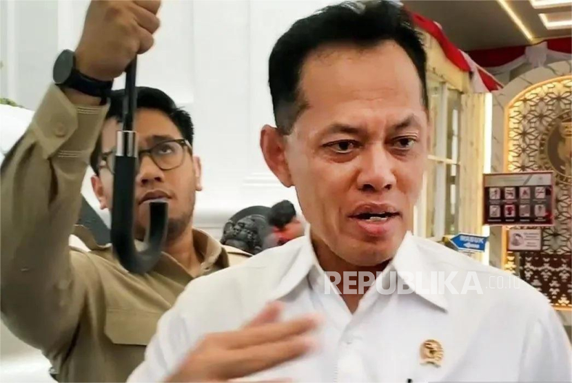 Presiden RI Prabowo Subianto memanggil Kepala Badan Pengendalian Pembangunan dan Investigasi Khusus (Bappisus) Aris Marsudiyanto di Istana Kepresidenan Jakarta, Selasa (12/8/2025).