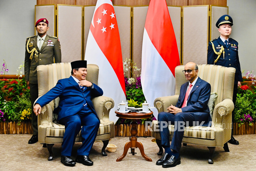 Presiden RI Prabowo Subianto memulai rangkaian kunjungan kenegaraannya di Singapura dengan menghadiri upacara penyambutan kenegaraan di Parliament HouseNpada Senin (16/6/2025) pagi waktu setempat.